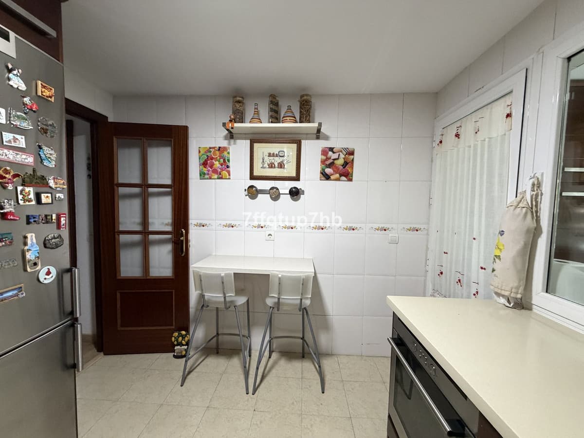 Middle Floor Apartment in Estepona — photo 9 of 10