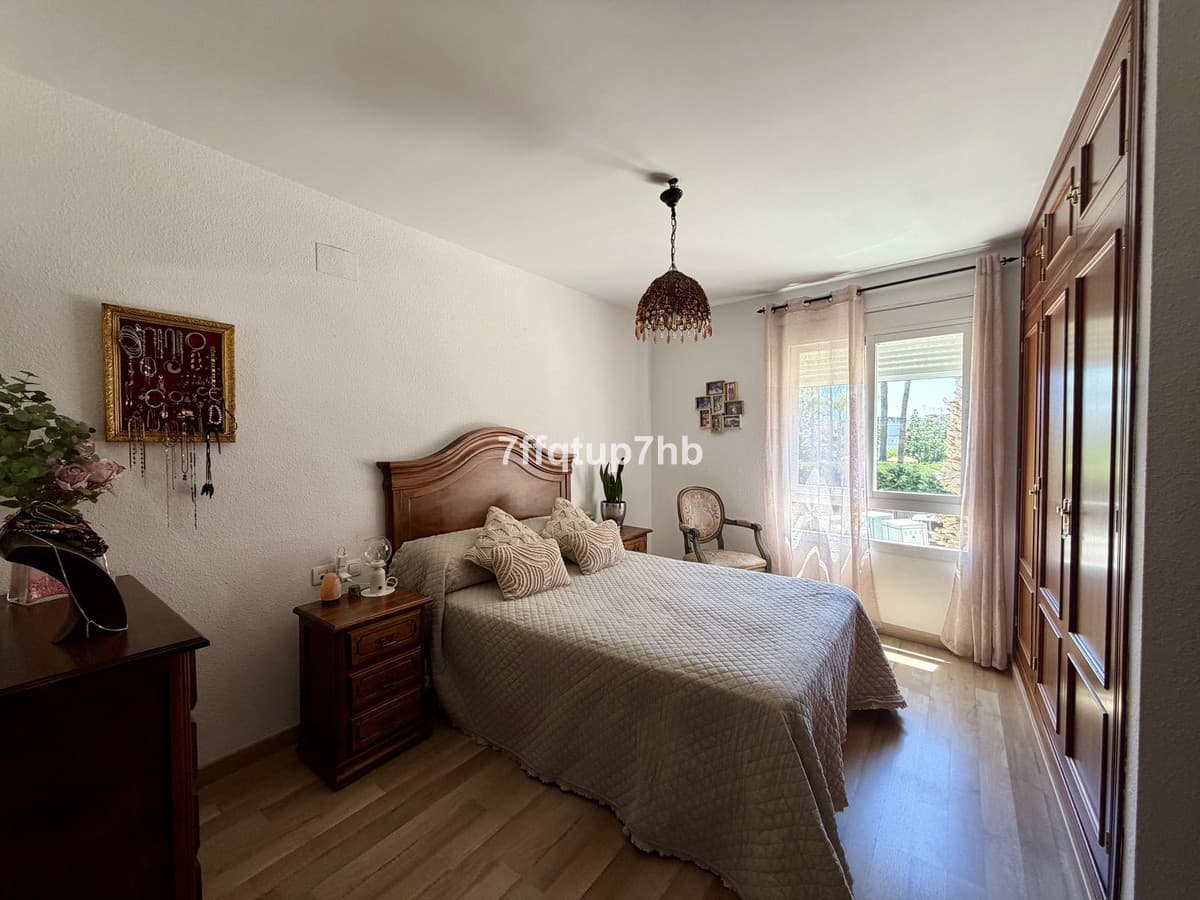 Middle Floor Apartment in Estepona — photo 10 of 10