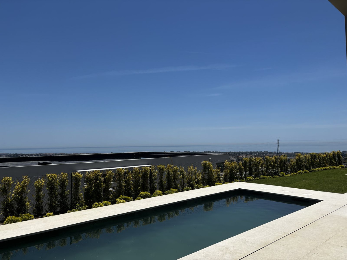 Detached Villa in Benahavís — photo 3 of 10