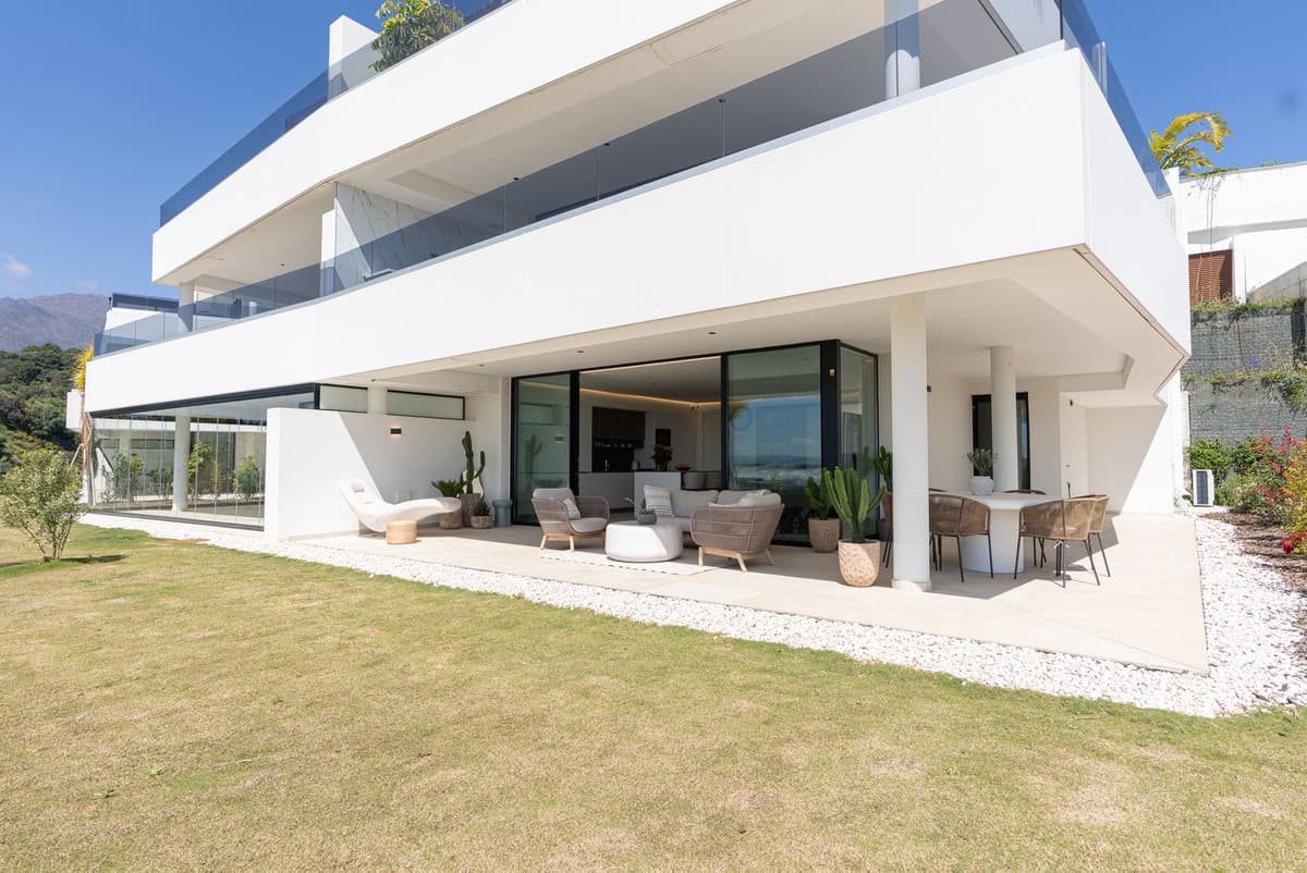 Ground Floor Apartment in Estepona — photo 3 of 10