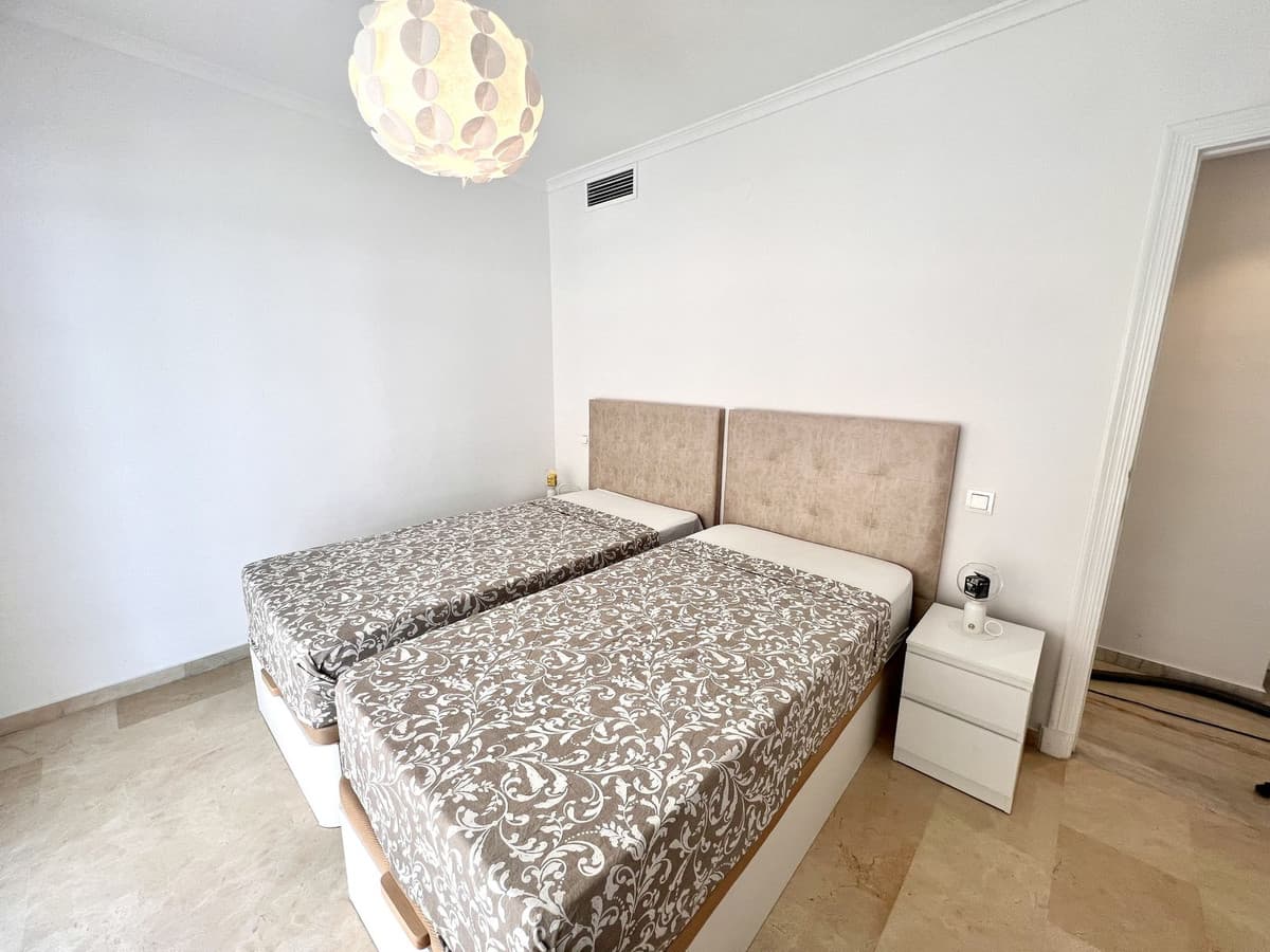 Middle Floor Apartment in Fuengirola — photo 8 of 10