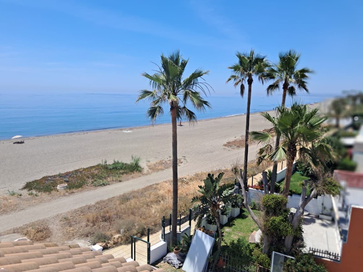 Detached Villa in Estepona — photo 1 of 10