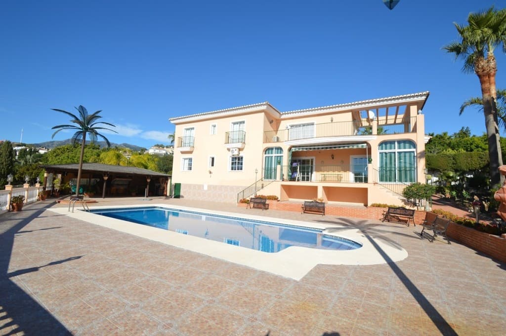 Detached Villa in Benalmadena — photo 1 of 10