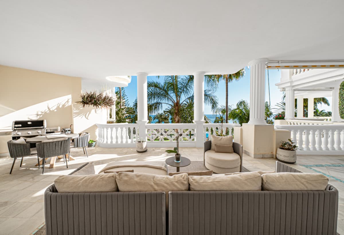 Middle Floor Apartment in Estepona — photo 2 of 10