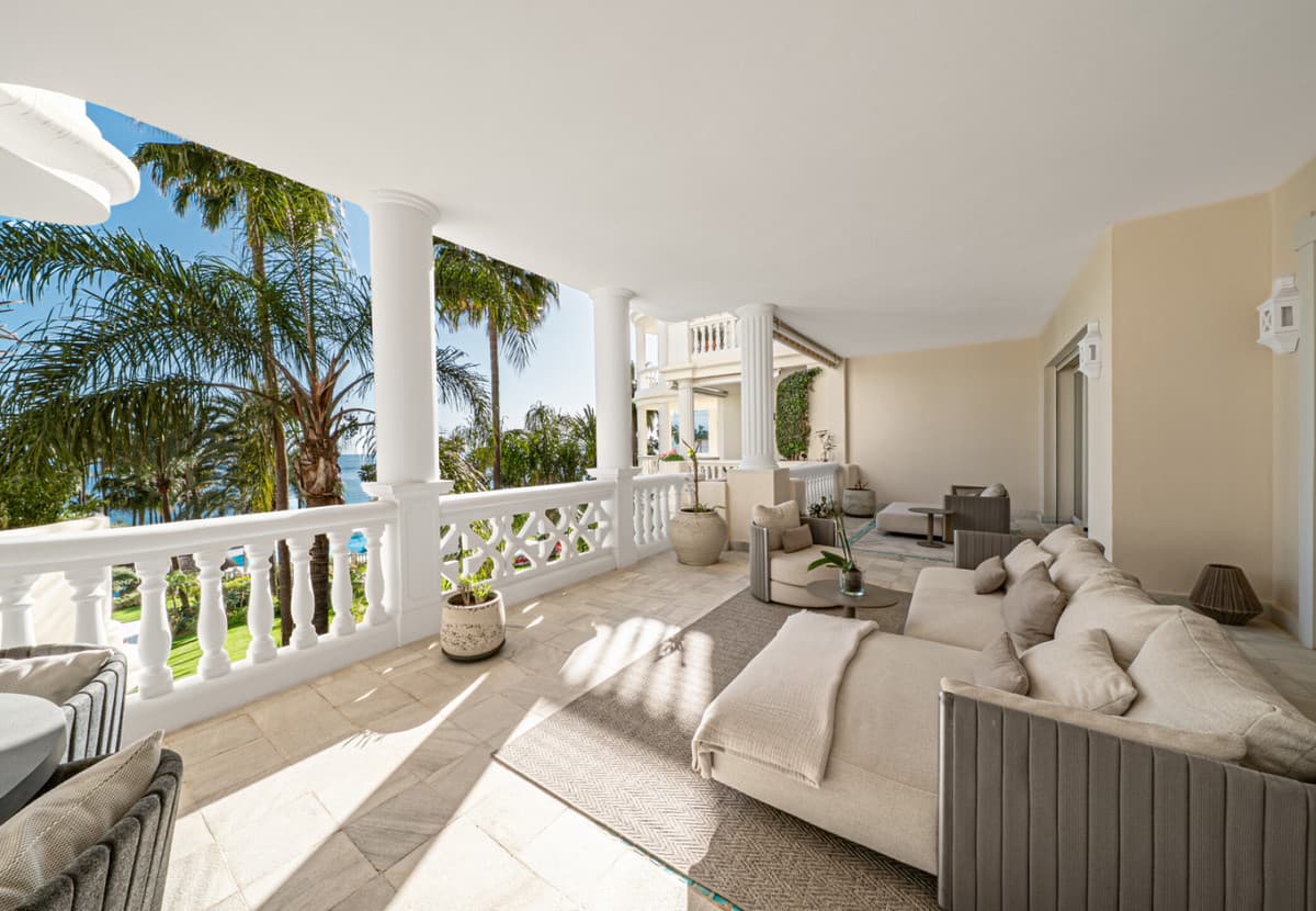 Middle Floor Apartment in Estepona — photo 3 of 10