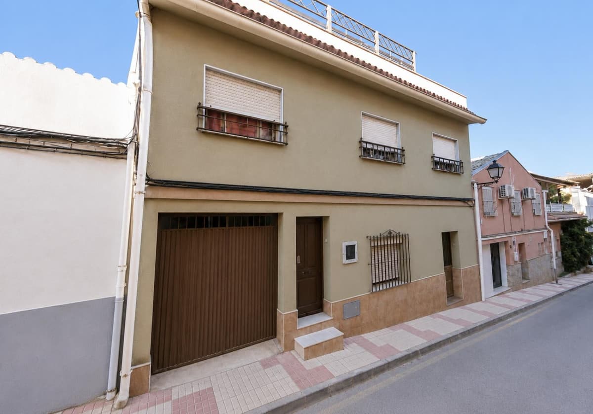 Townhouse in Los Prados — photo 1 of 10