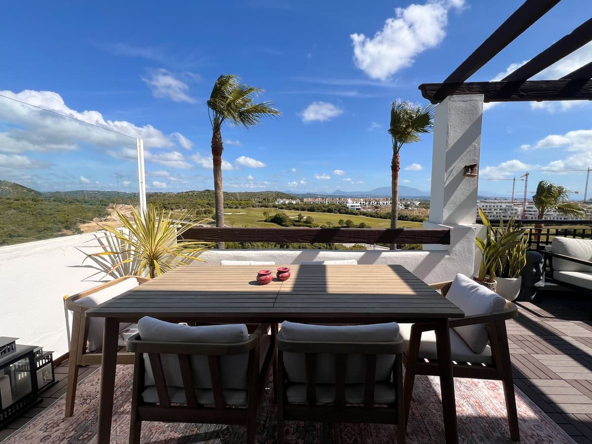 Middle Floor Apartment in La Alcaidesa — photo 7 of 10