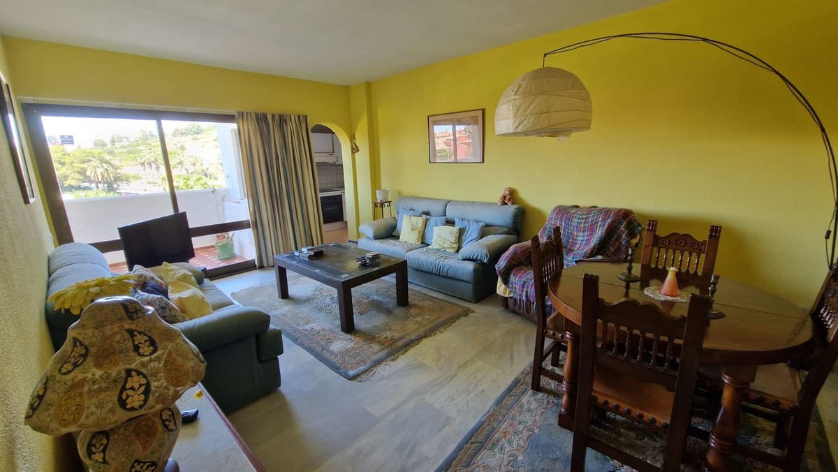 Middle Floor Apartment in Estepona — photo 4 of 10
