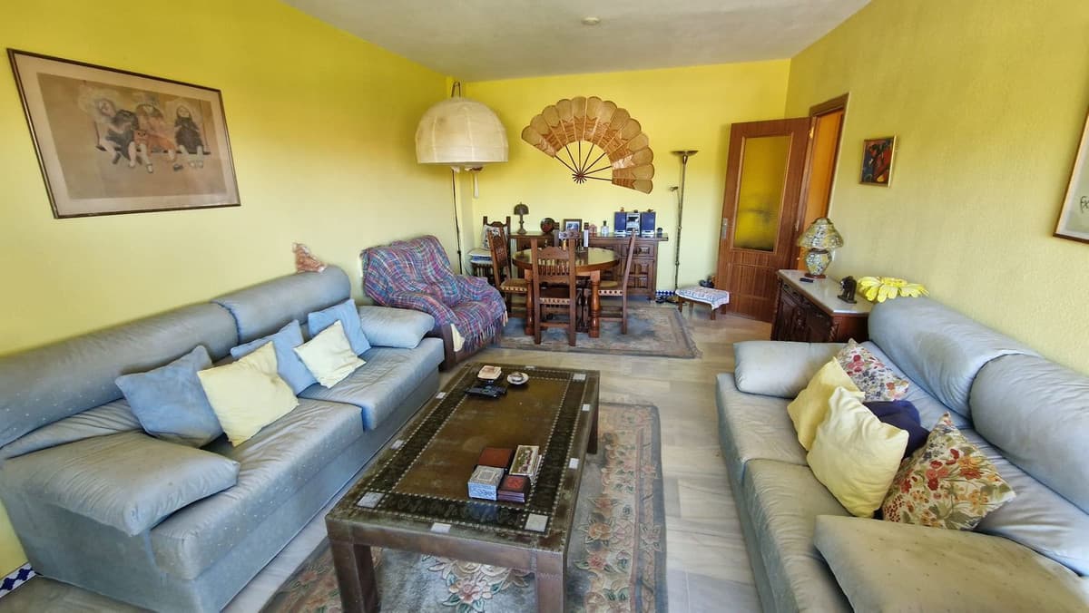 Middle Floor Apartment in Estepona — photo 5 of 10