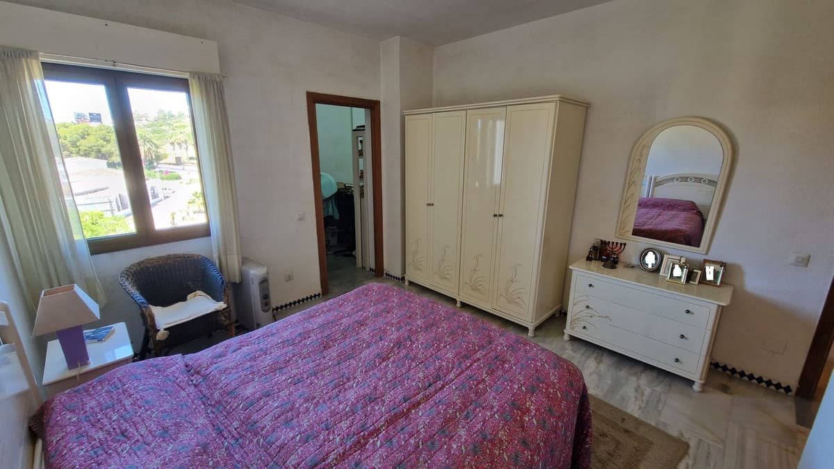 Middle Floor Apartment in Estepona — photo 10 of 10