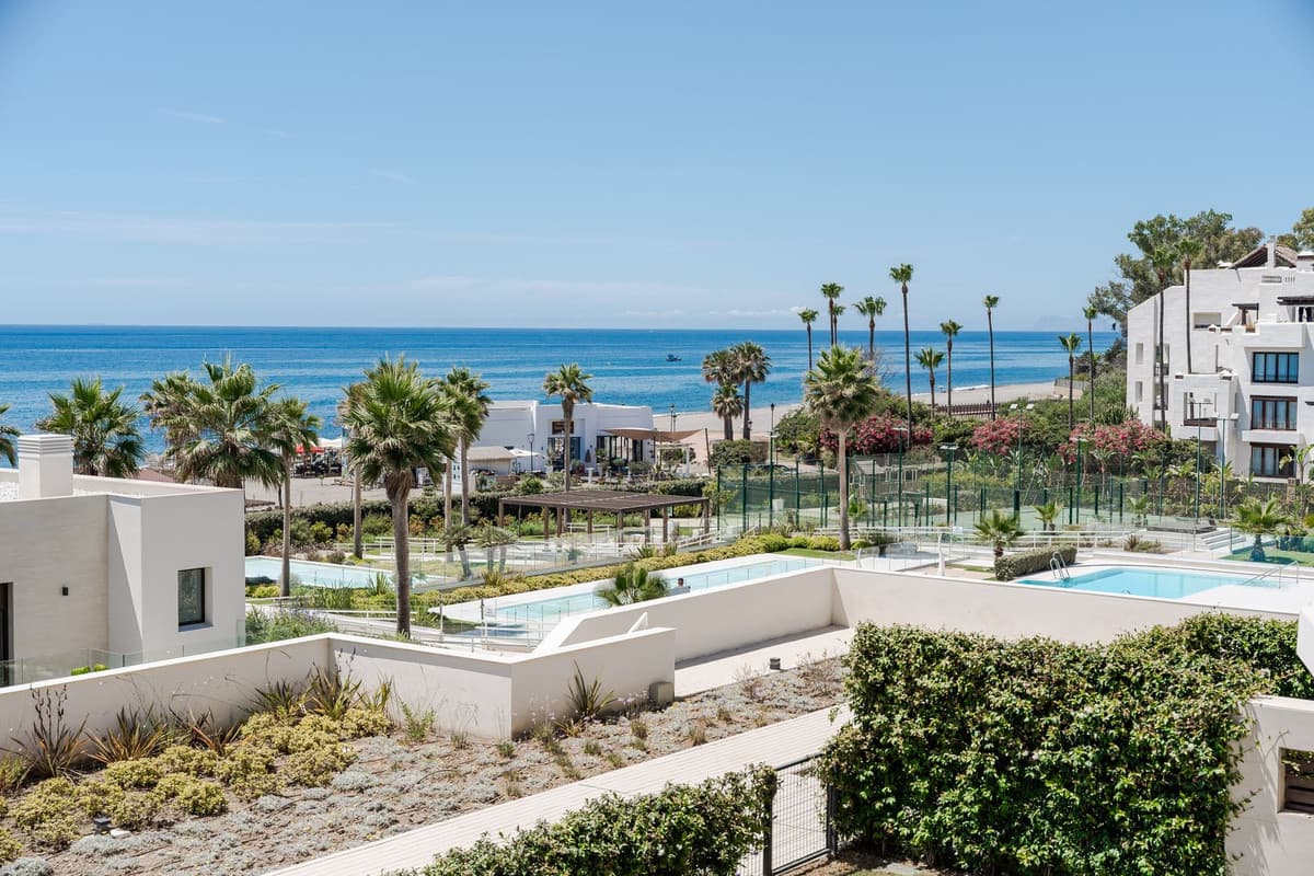 Middle Floor Apartment in Estepona — photo 4 of 10