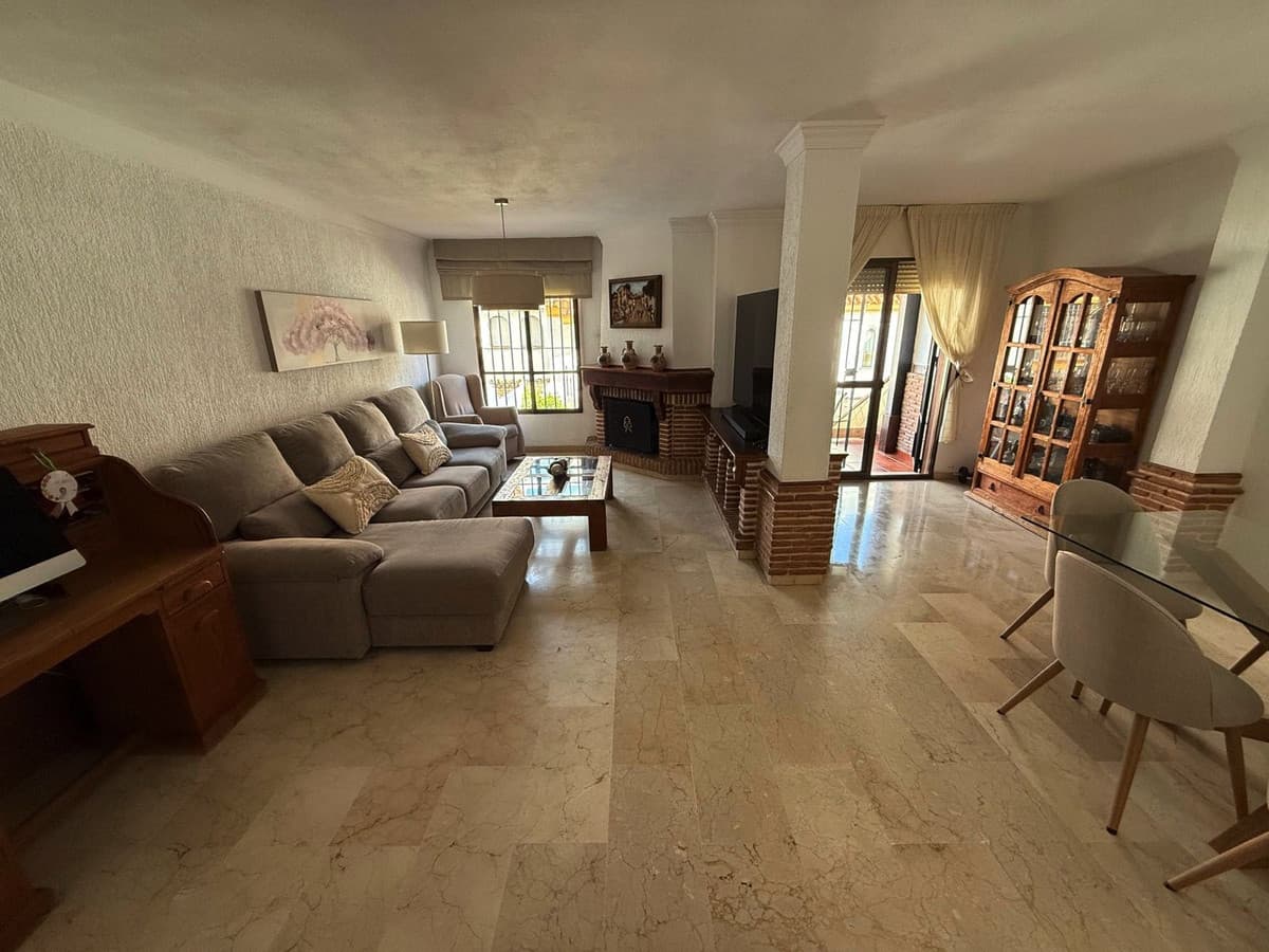 Townhouse in Estepona — photo 2 of 10