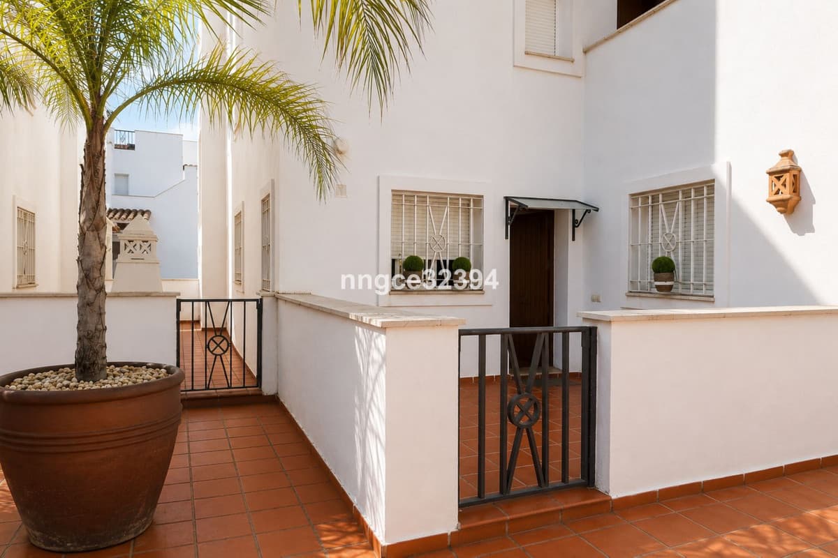 Ground Floor Apartment in Nueva Andalucía — photo 3 of 10