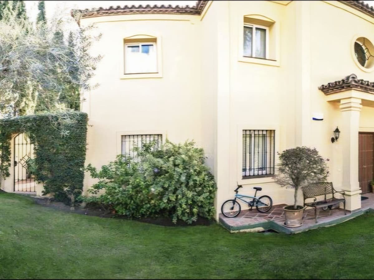 Detached Villa in Nueva Andalucía — photo 6 of 9