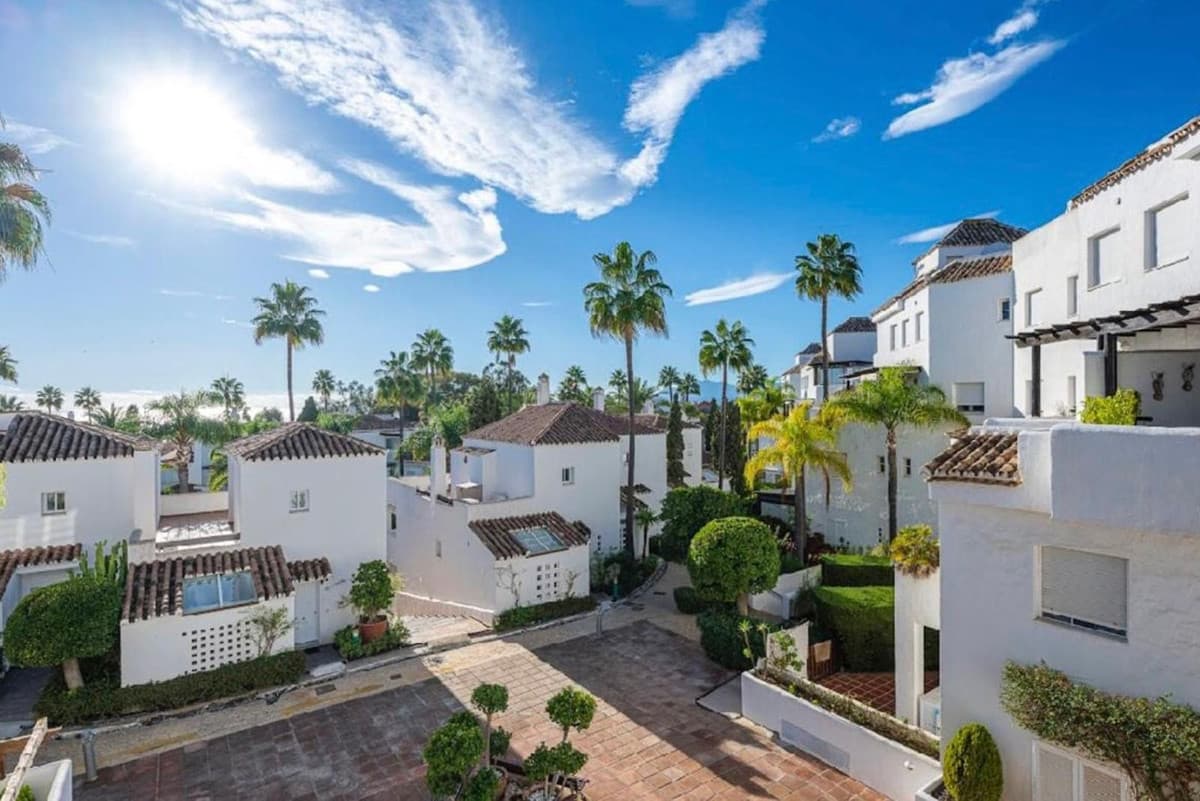 Middle Floor Apartment in Bahía de Marbella — photo 3 of 10
