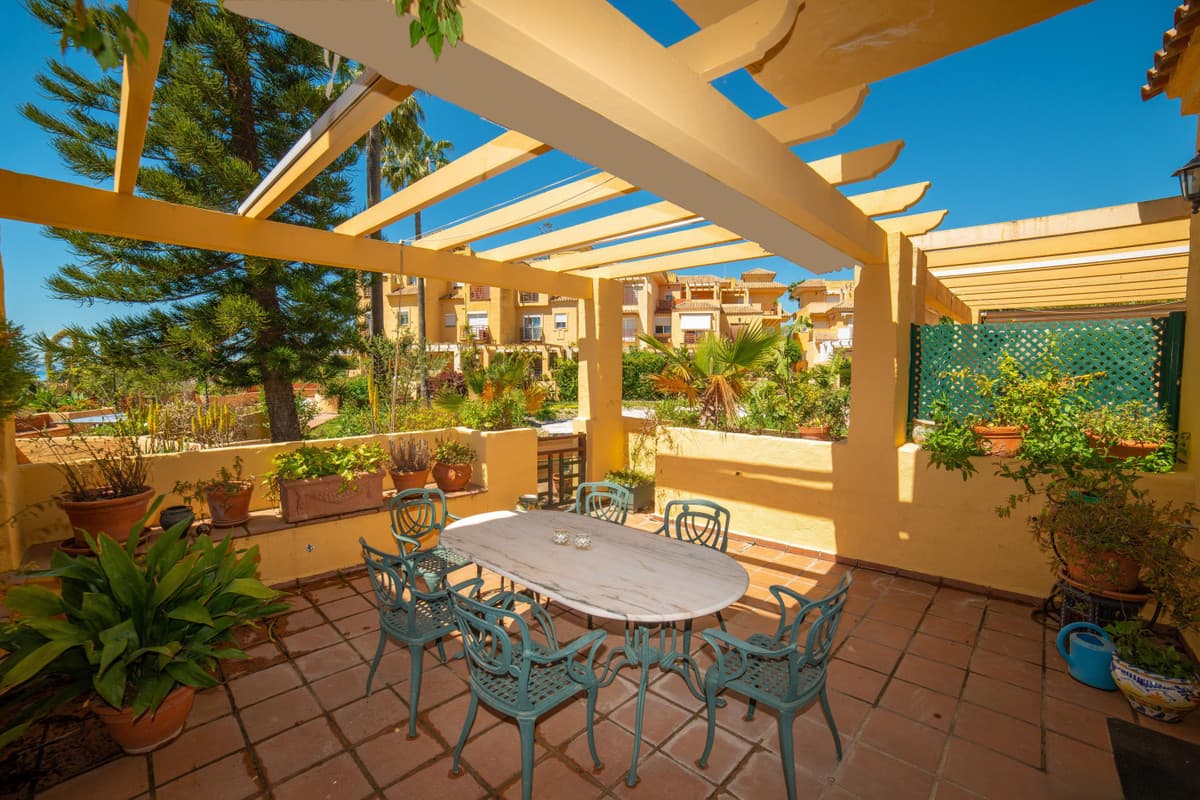 Townhouse in Estepona — photo 1 of 10
