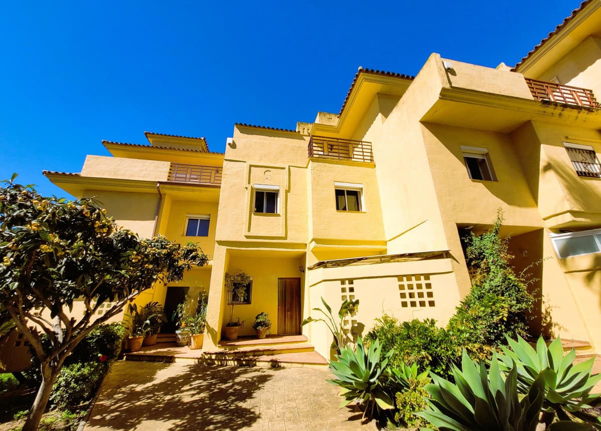 Townhouse in Estepona — photo 2 of 10