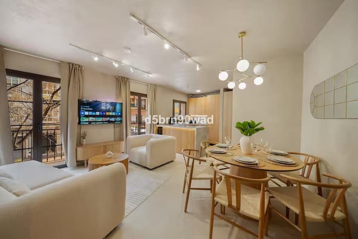 Middle Floor Apartment in Marbella — photo 1 of 10