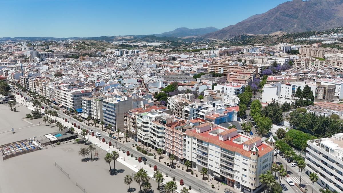 Middle Floor Apartment in Estepona — photo 2 of 10