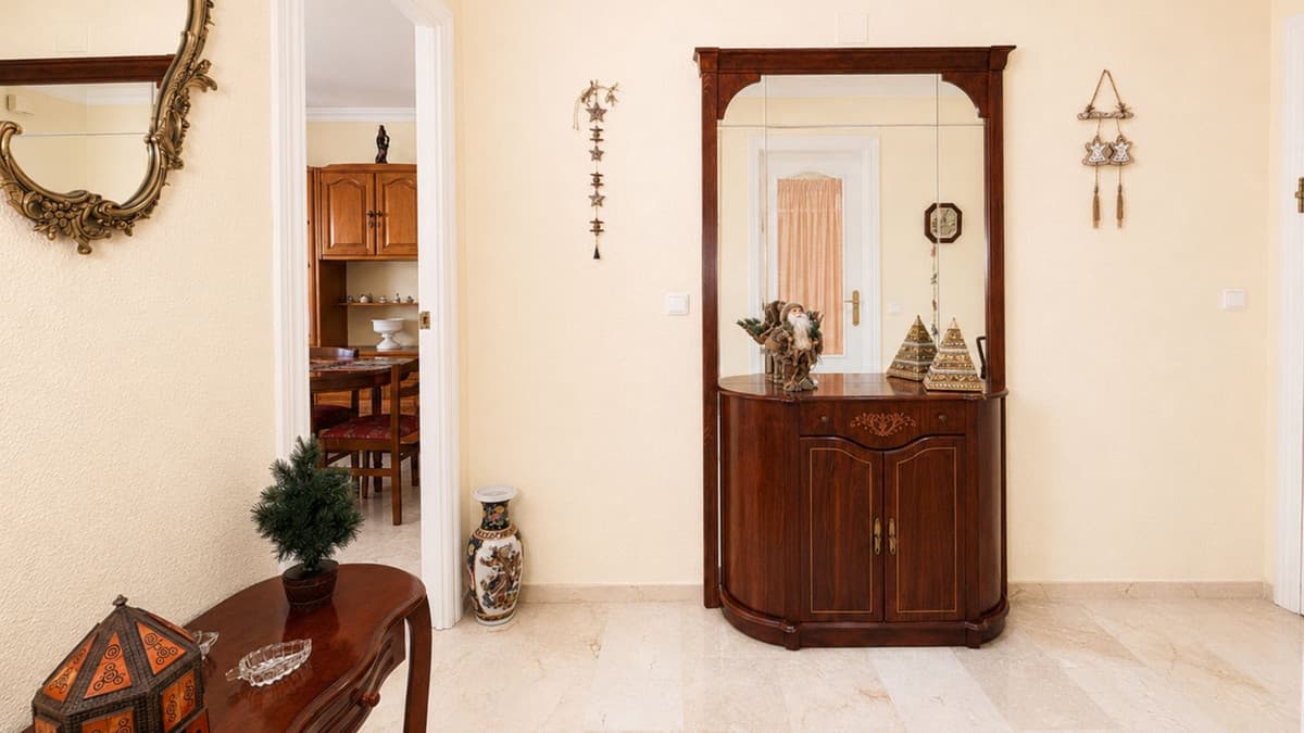 Middle Floor Apartment in Estepona — photo 4 of 10