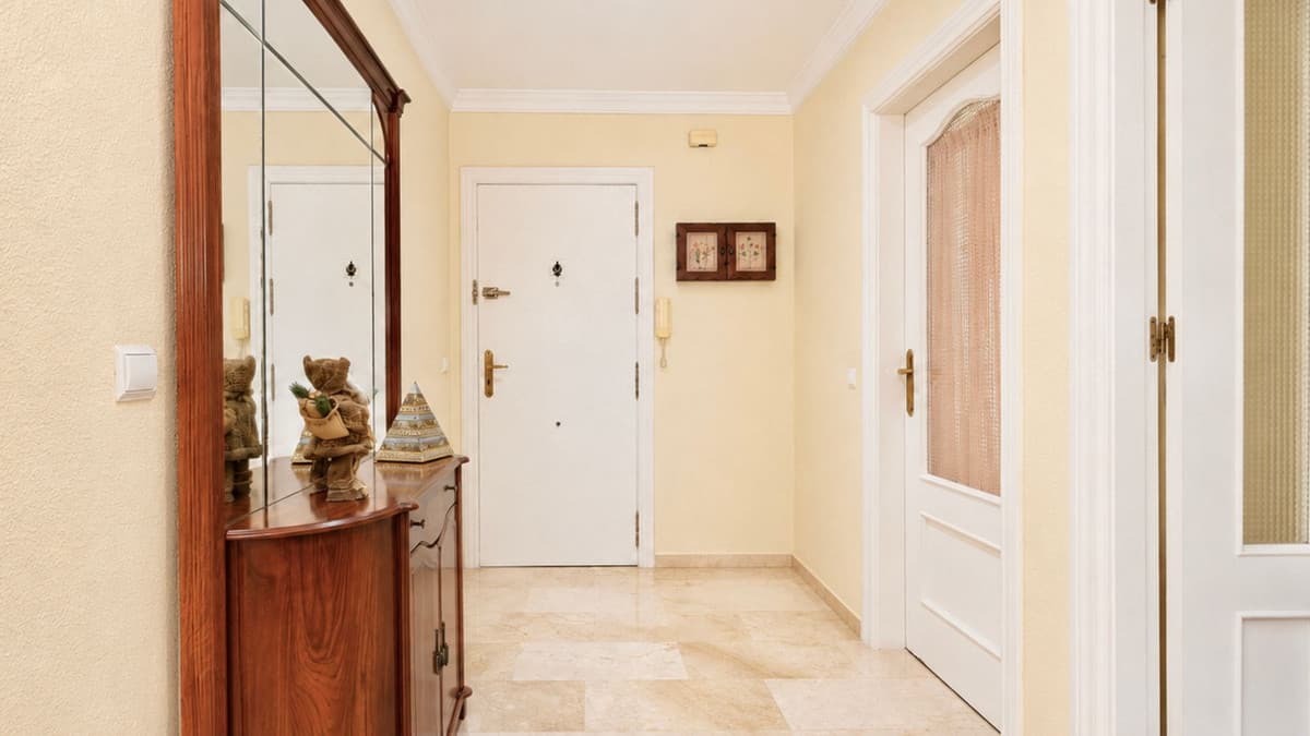 Middle Floor Apartment in Estepona — photo 6 of 10