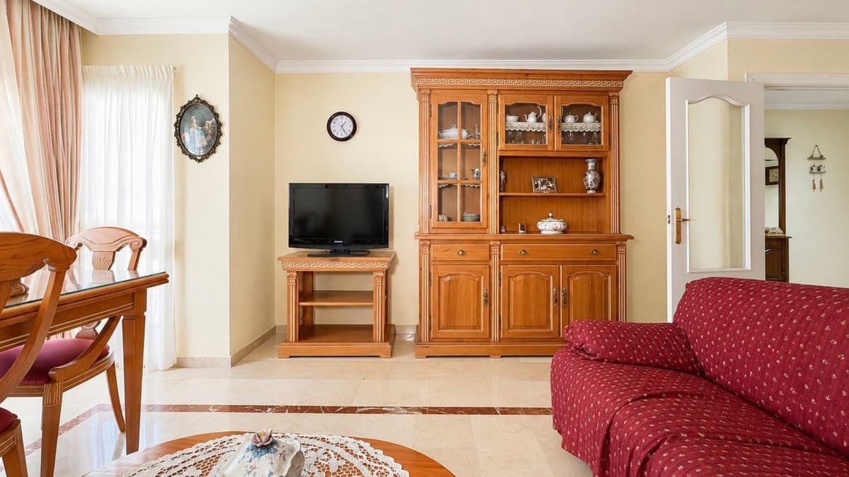 Middle Floor Apartment in Estepona — photo 7 of 10
