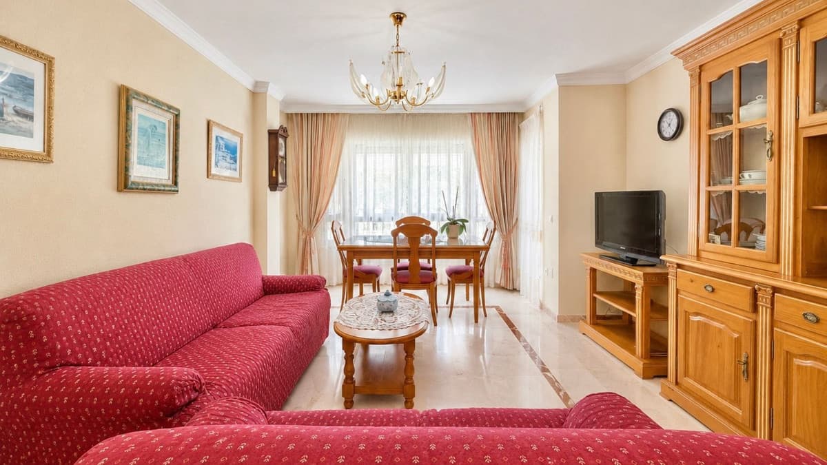 Middle Floor Apartment in Estepona — photo 8 of 10