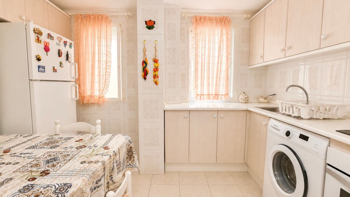 Middle Floor Apartment in Estepona — photo 9 of 10