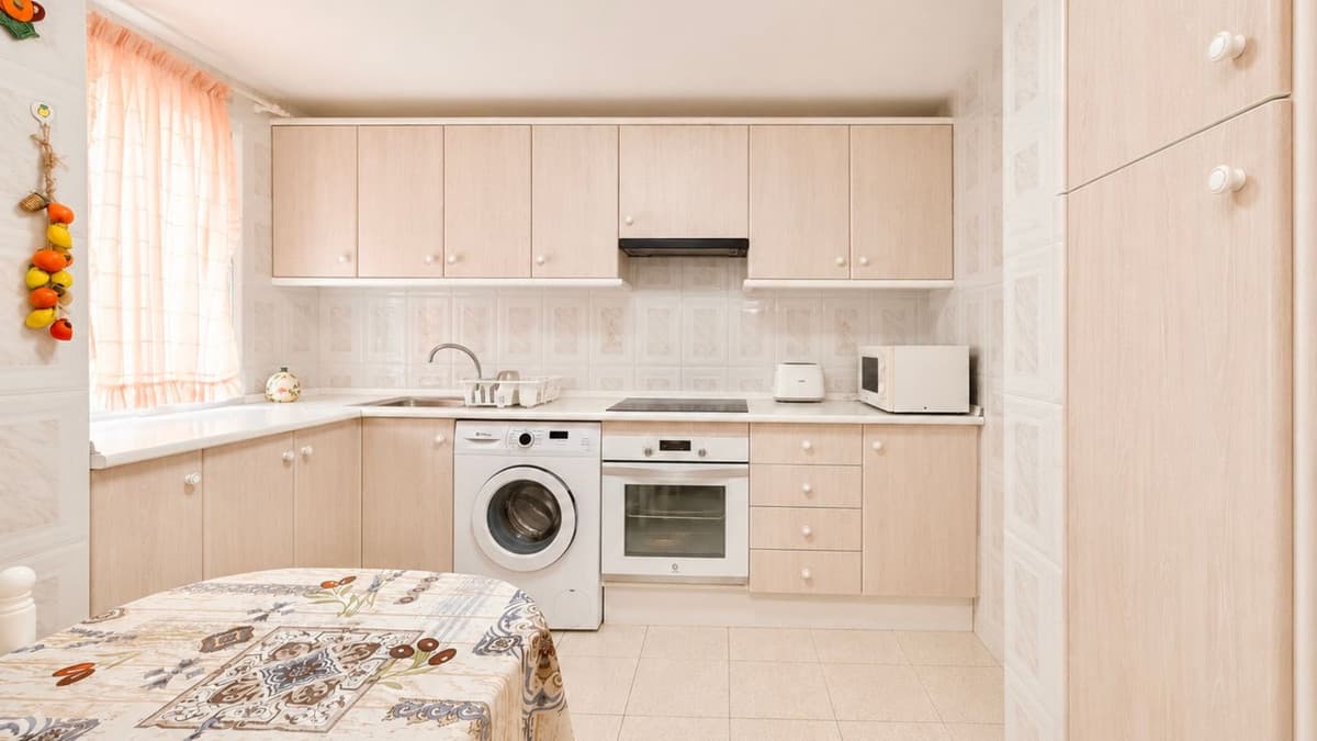 Middle Floor Apartment in Estepona — photo 10 of 10