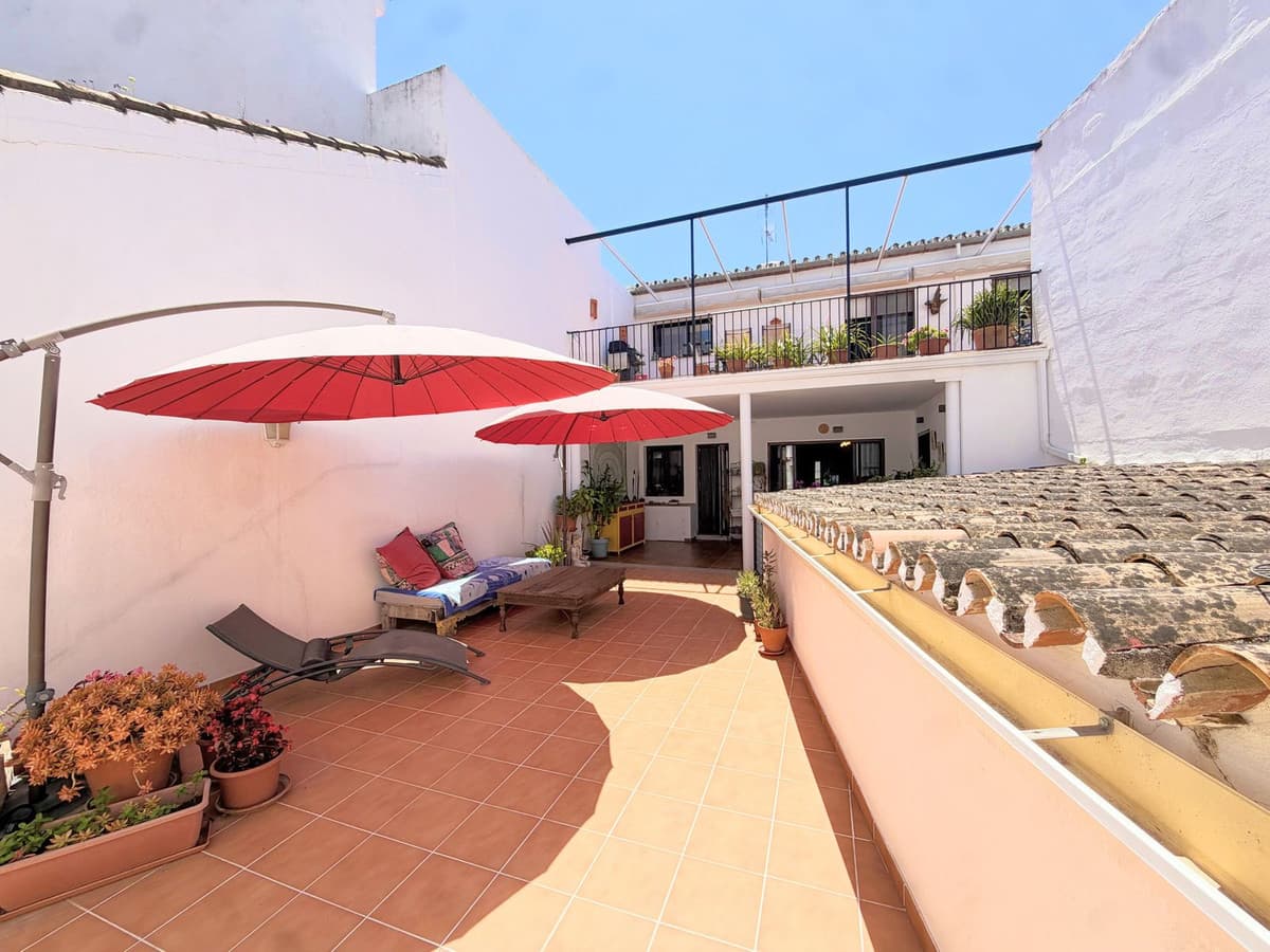 Townhouse in Benahavís — photo 1 of 10