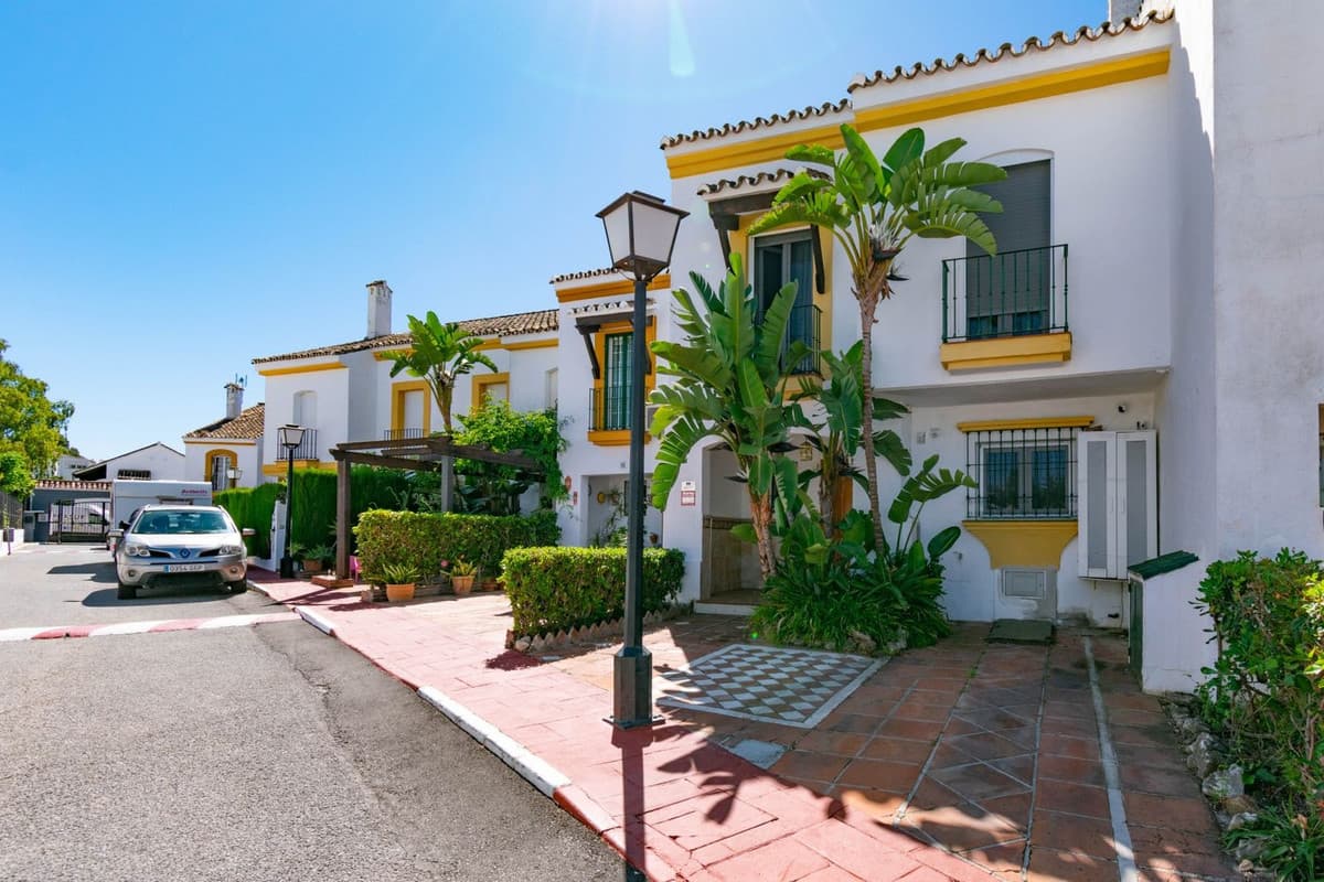 Townhouse in Estepona — photo 1 of 10