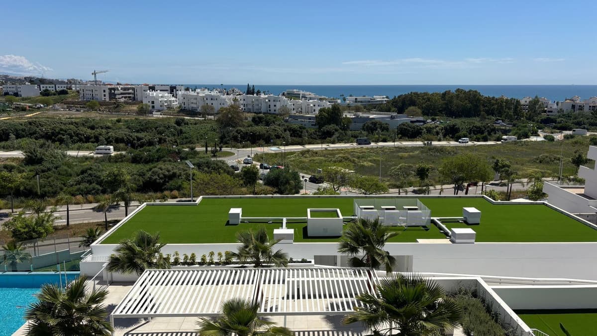 Middle Floor Apartment in Estepona — photo 2 of 10
