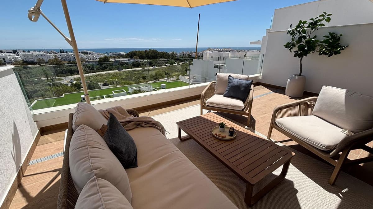 Middle Floor Apartment in Estepona — photo 3 of 10