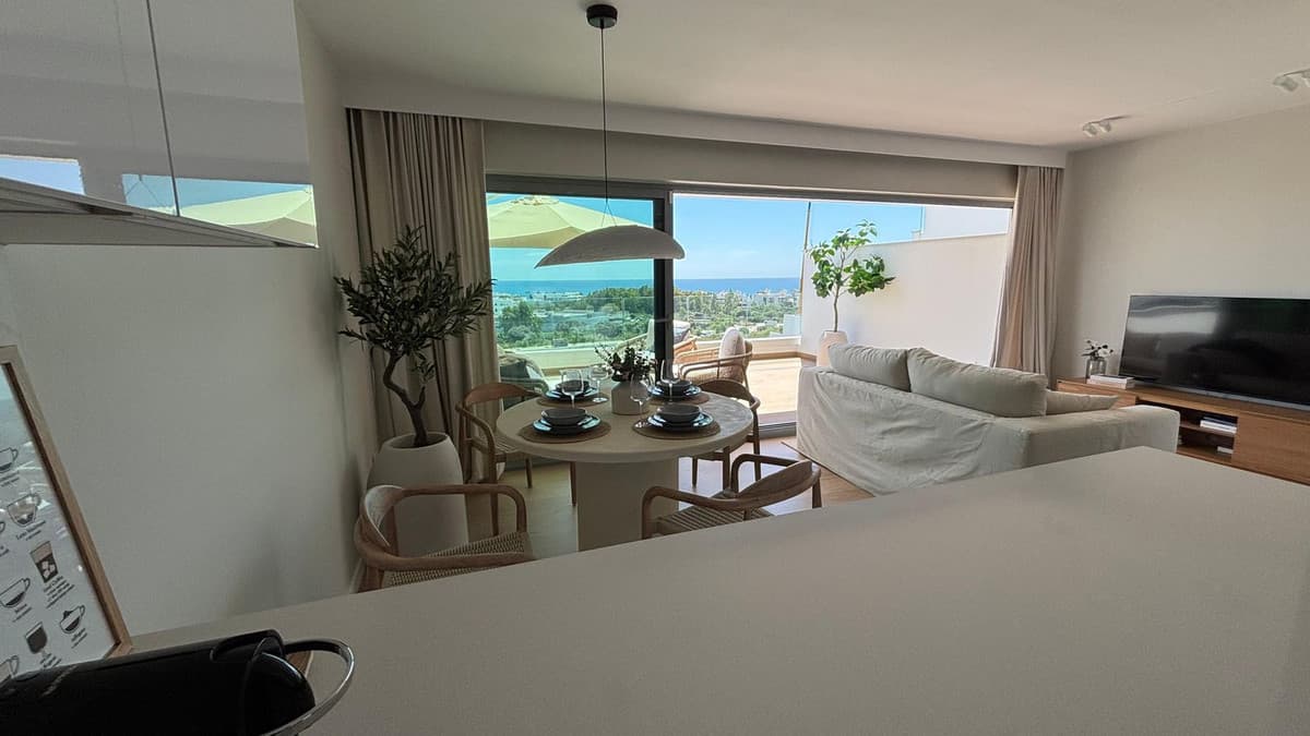 Middle Floor Apartment in Estepona — photo 8 of 10
