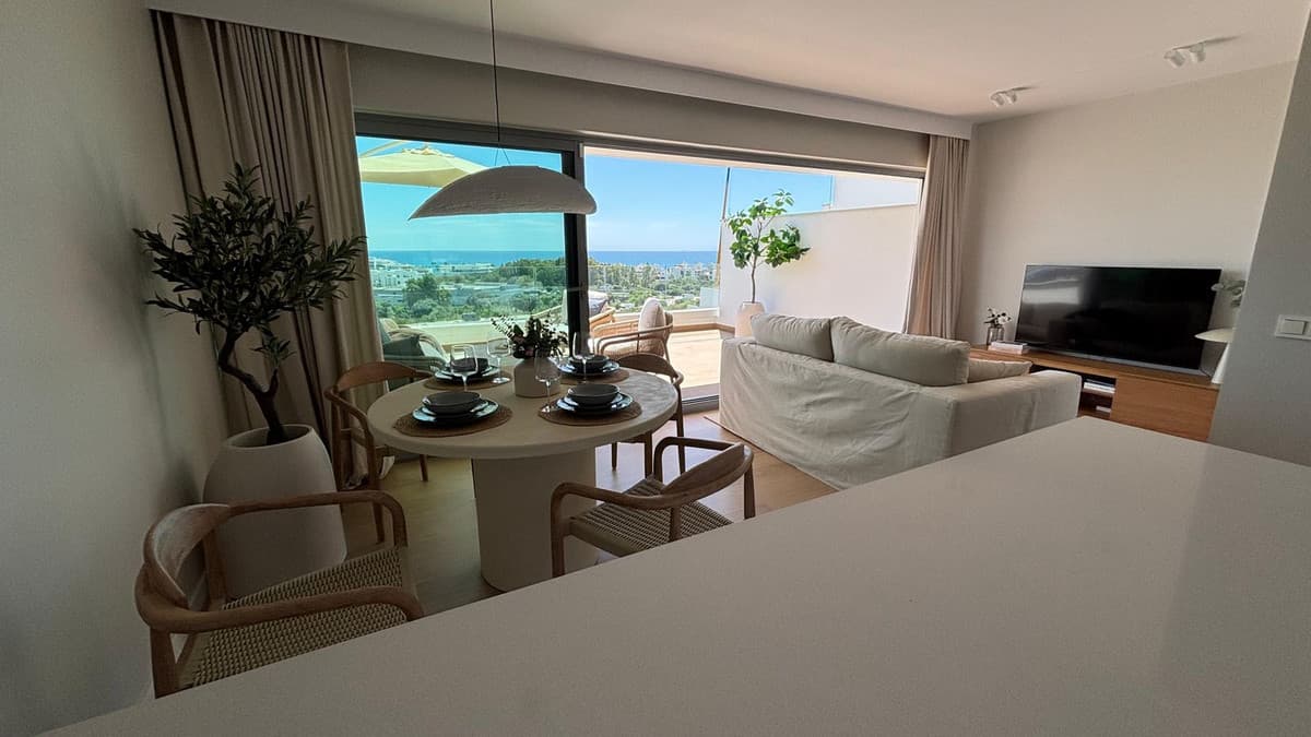 Middle Floor Apartment in Estepona — photo 9 of 10