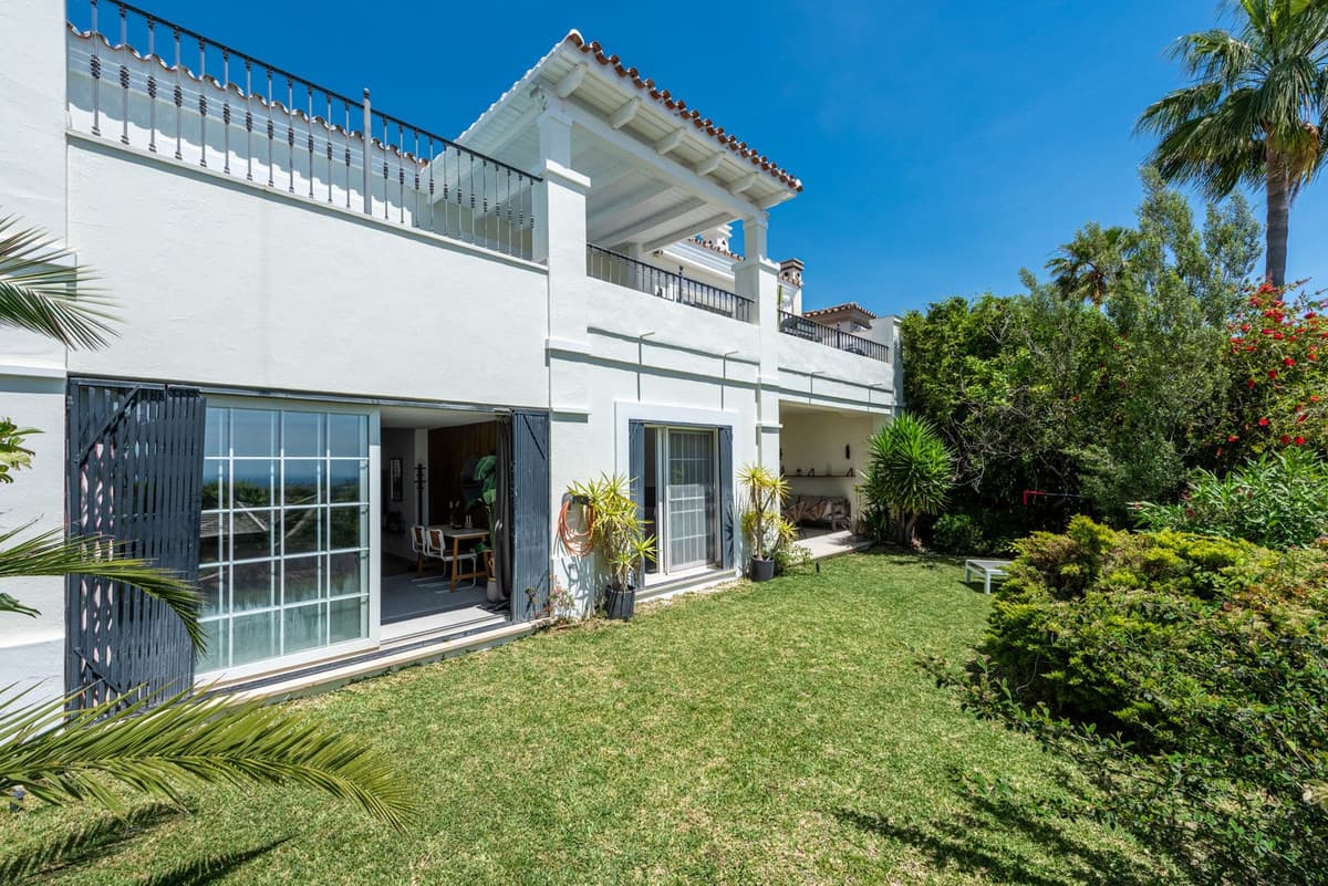 Semi-Detached House in Nueva Andalucía — photo 5 of 10