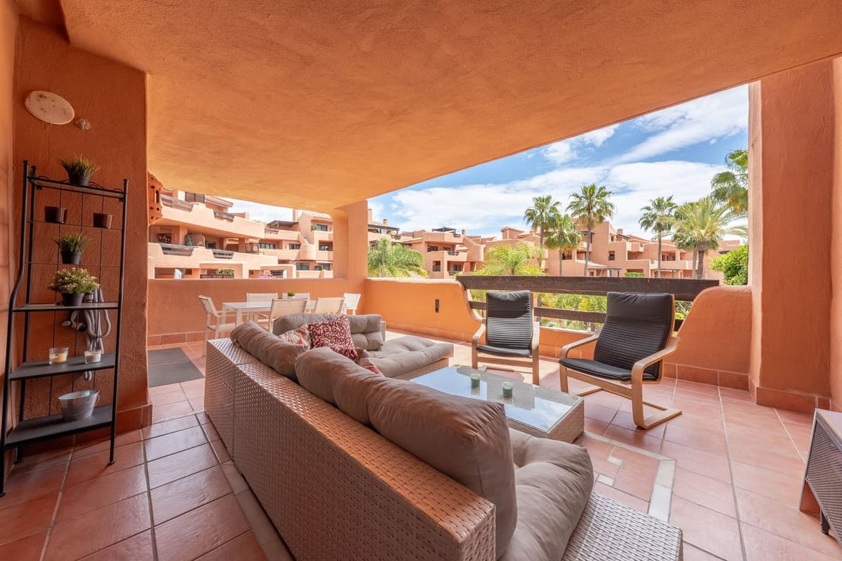 Middle Floor Apartment in Estepona — photo 1 of 10