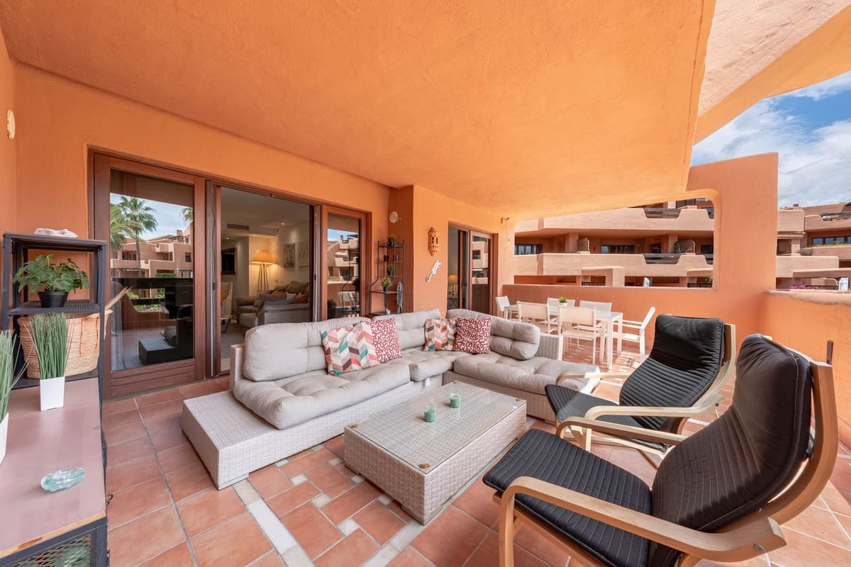 Middle Floor Apartment in Estepona — photo 2 of 10