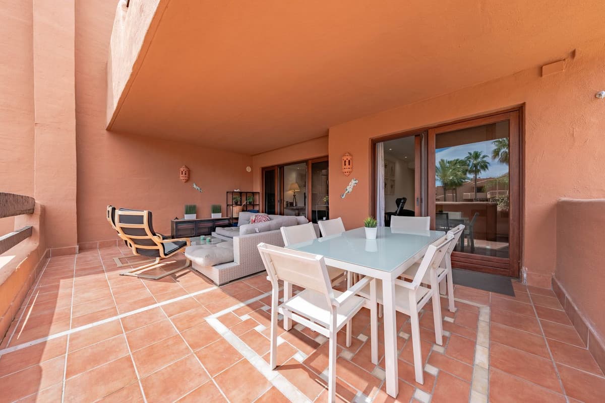 Middle Floor Apartment in Estepona — photo 3 of 10