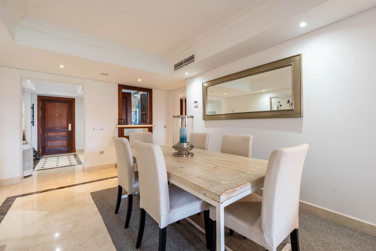 Middle Floor Apartment in Estepona — photo 6 of 10