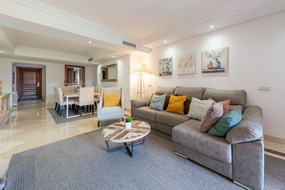 Middle Floor Apartment in Estepona — photo 9 of 10