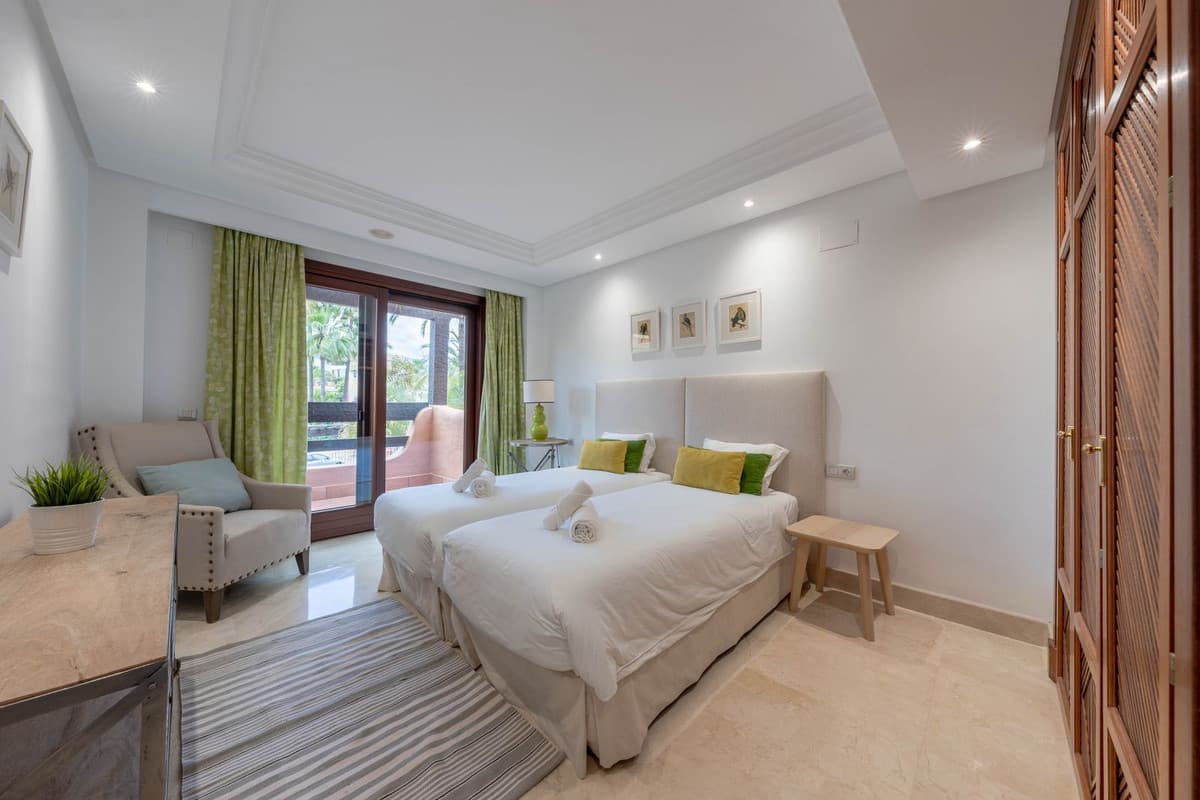 Middle Floor Apartment in Estepona — photo 10 of 10