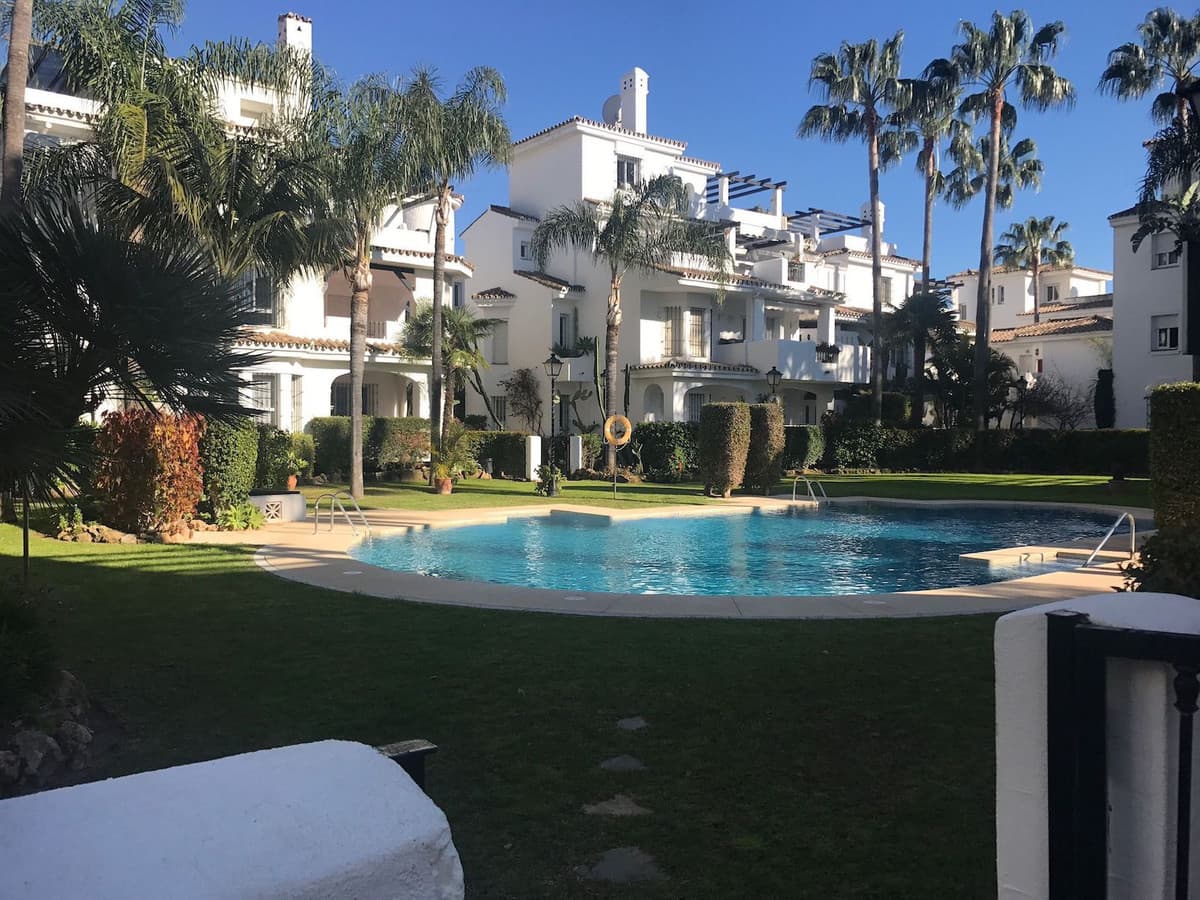 Middle Floor Apartment in Nueva Andalucía — photo 2 of 10