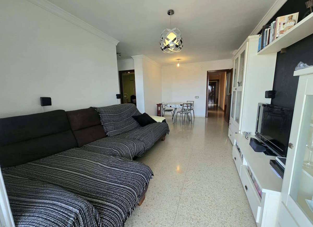Middle Floor Apartment in Málaga — photo 3 of 10