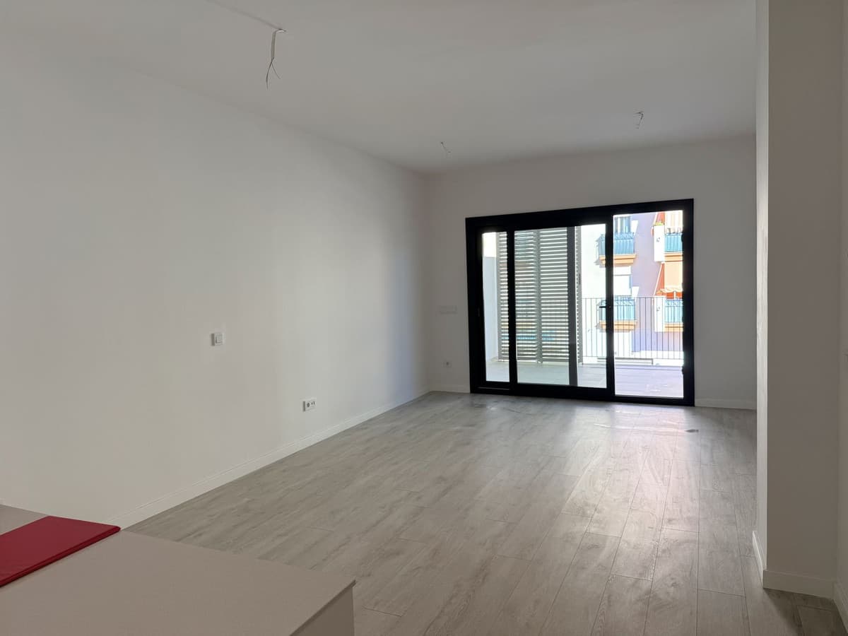 Middle Floor Apartment in Estepona — photo 3 of 10