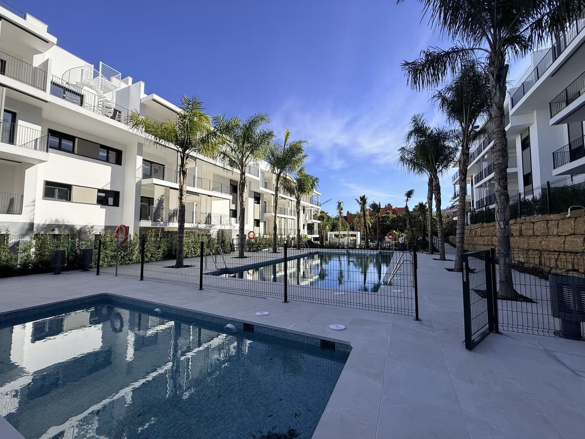 Middle Floor Apartment in Estepona — photo 1 of 10