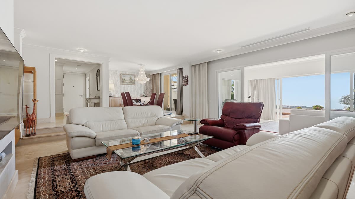 Middle Floor Apartment in Doña Julia — photo 3 of 10