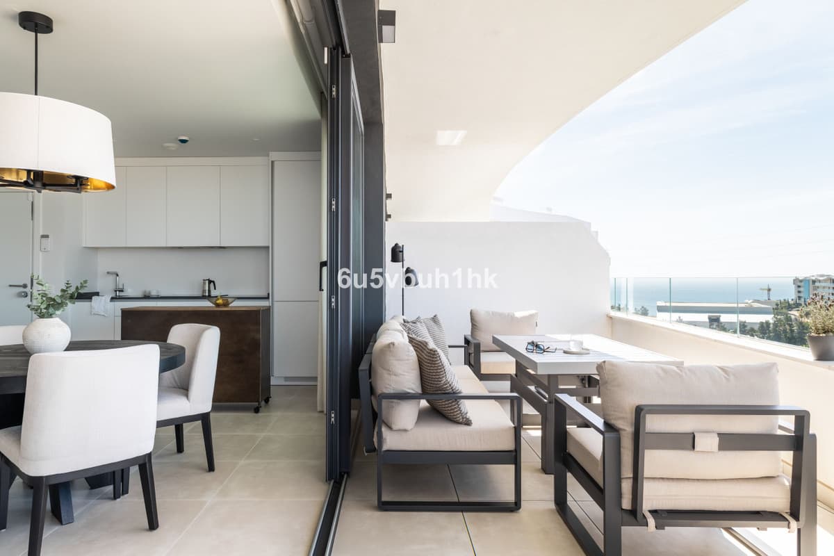 Middle Floor Apartment in Fuengirola — photo 1 of 10