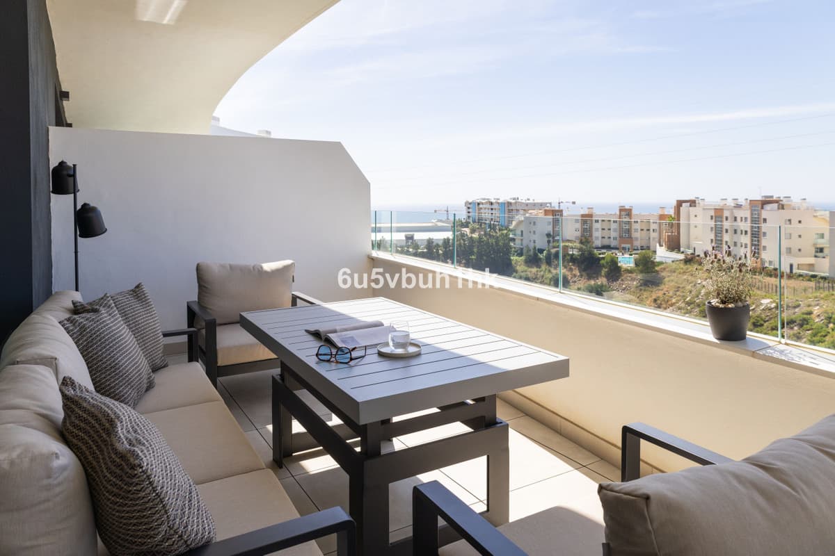 Middle Floor Apartment in Fuengirola — photo 3 of 10