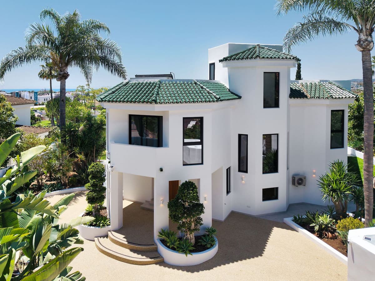 Detached Villa in Bel Air — photo 1 of 10